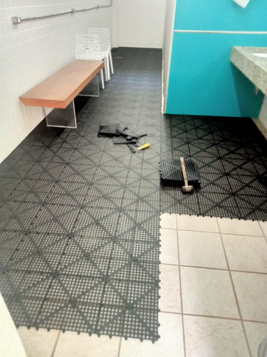Piso Estrado Modular Antiderrapante 30x30cm - Kit Com 1.08m² Cor Preto