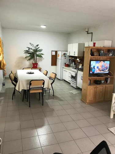 Imagen 2 de 11 de Casa Ideal Para Dos Familias