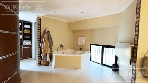 Imagen 26 de 30 de Casa En Venta De Categoría De Seis Ambientes En Abril Club De Campo