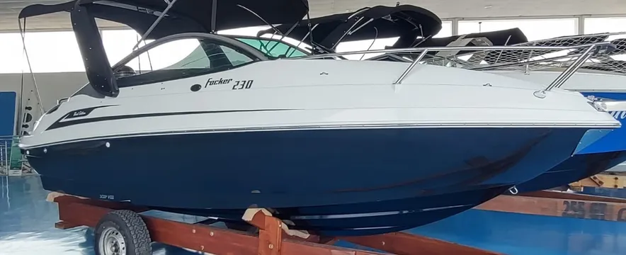 Lancha Focker 230 2017 Mercruiser 4.5 200hp Bravo 3 Black.ed