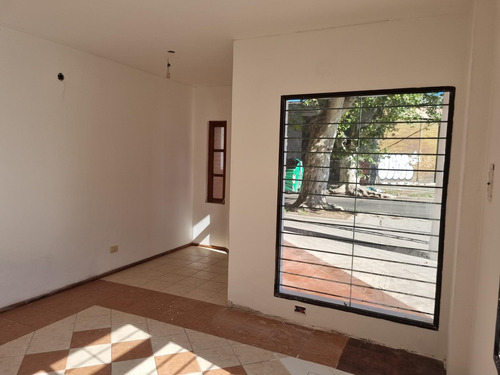 Local En Alquiler En Esquina Barrio Echesortu San Luis Y Pascual Rosas