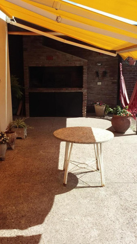 Casa En Venta - 3 Dormitorios 1 Baño - 300mts2 - Oro Verde, Entre Ríos