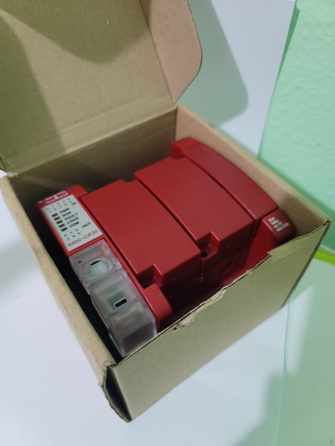 Relé De Seguridad 440c-cr30-22bbb Ser A - En Caja Abierta (Usado)