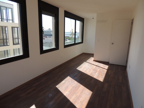 Venta Apartamento 3 Dormitorios Ciudad Vieja. Con Renta  Opción Garaje