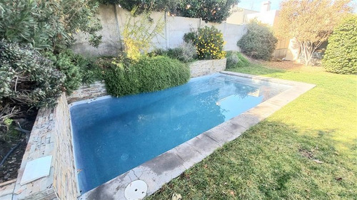 Imagen 2 de 30 de Casa Mediterranea A Pasos Del Colegio Alemán.