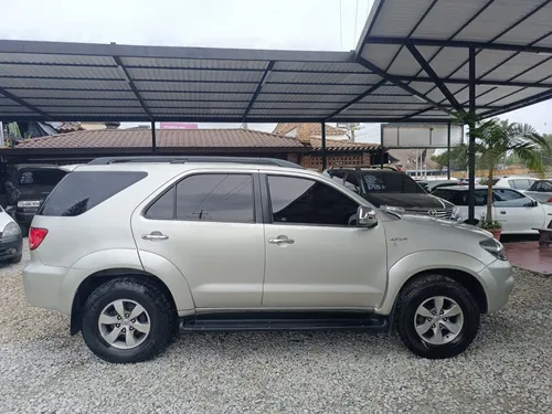 Toyota Fortuner 4.0 Sr5