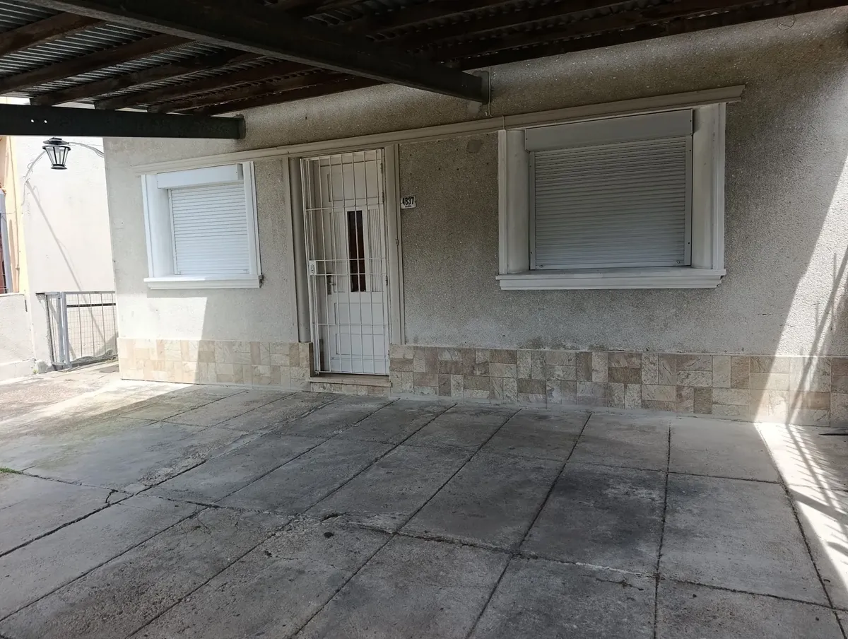 Rias Altas, Buena Casa Al Frente De 2 Dormitoros Con Entrada Para Autos Y Patio!! · Foto 2