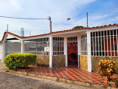 Casa En Venta En Turmero Urbanizacion Los Nispero 24-22560 Mvs