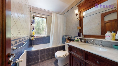 Casa En Venta De 4 Dorm. En Vitacura