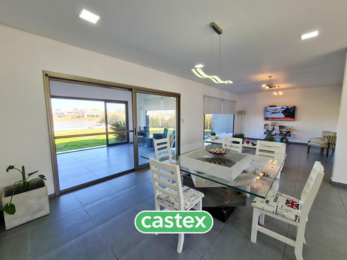 Imagen 3 de 30 de Casa Con Fondo Al Lago Y Piscina En Venta En Terravista