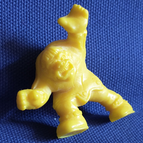 El Jorobado #48 Monstruo De Bolsillo Sonric's Meg Amarillo (Usado)