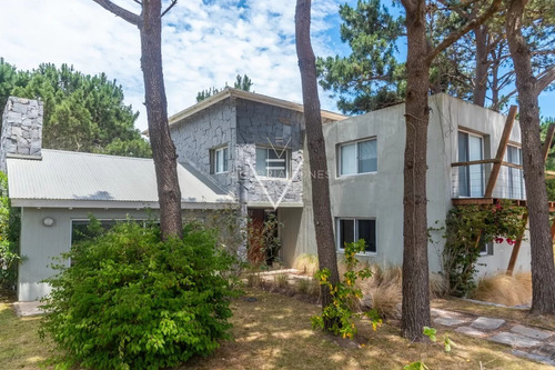 Venta Casa 5 Dormitorios En Pinar Del Faro José Ignacio Distribuida En Tres Plantas (pfh13)