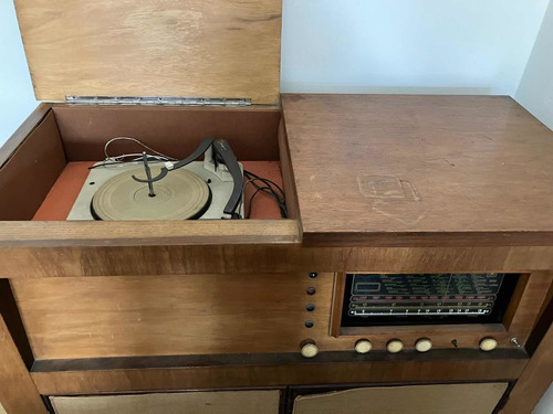 Mueble Antiguo Con Tocadiscos (Usado)