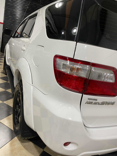 Imagen 6 de 14 de Toyota Hilux Sw4 2011 Blanca 7 Asientos 4x4 Impecable Permut