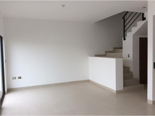 Imagen 5 de 12 de Casa Sola En Venta Fracc Puerto Marfil Sector Viñedos