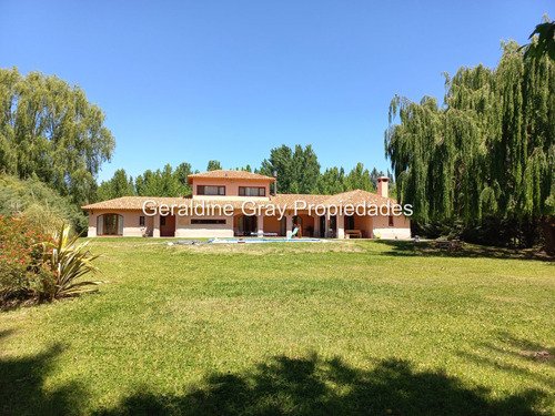 Venta Casa 3 Dormitorios Cipolletti Con Cochera