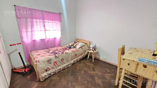 Venta Casa De Estilo 5 Ambientes Con Jardín - Caseros
