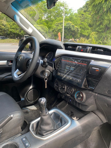 Imagen 13 de 24 de Toyota Hilux 2.4 Td Mt 4x4