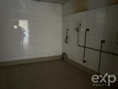 Local Comercial En Arriendo En Las Condes En Primer Piso