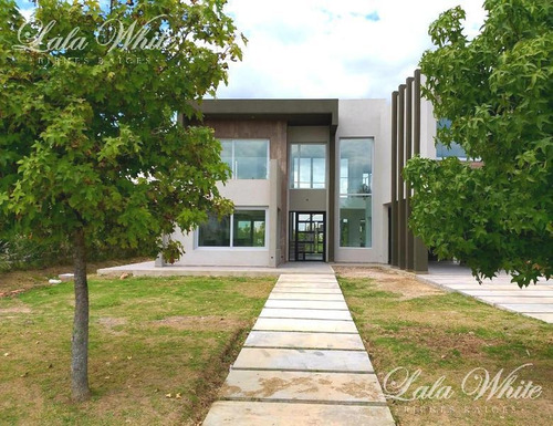Imagen 3 de 17 de Venta - Casa En Los Naranjos