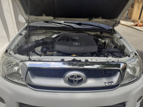 Toyota Hilux V6