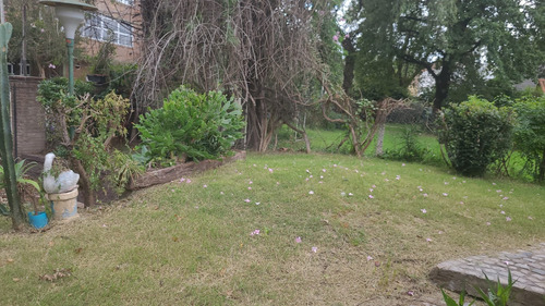 Casa Sobre Lote Propio Con Jardin Y Pileta A Refaccionar