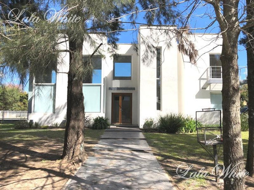 Imagen 1 de 27 de Venta - Casa En El Lauquen - Canning