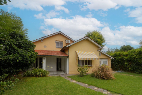 Casa En Parque Johnston Amplio Lote Con Pileta