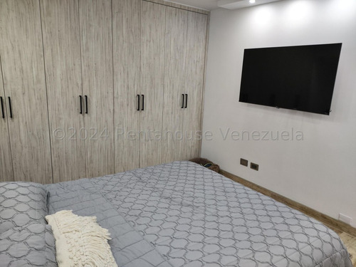 En Venta Departamento Remodelado, Amplio Lujo Y Un Singular Modernismo Minimalista Ideal Para Un Dia A Dia Exitoso - El Rosal // Luis Gomez // Mls #25-5162