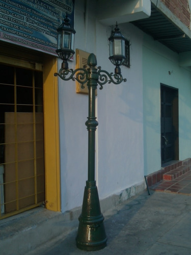 Poste Farol Lámpara Colonial. Jardín Exterior Plazas 