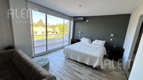 Casa En Venta En Malibu Canning