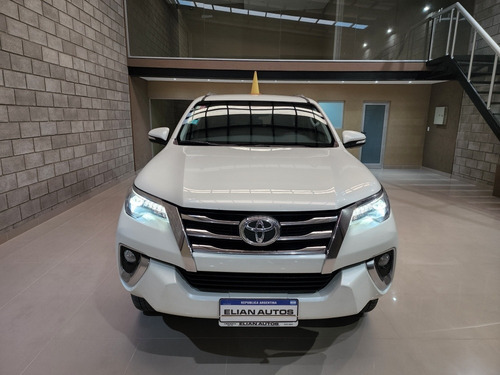 Imagen 2 de 17 de Toyota Sw4 2.8 Srx 177cv 4x4 7as At 2017