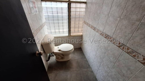 Excelente Oportunidad De Alquilar Una Amplia Oficina En La Urbina, Mls #25-3192