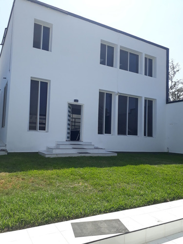 Casa Con 6 Recámaras 4 Baños 2 Albercas