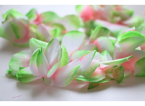 Set De Lizos De Flores Hawaianas Verdes Con Seda Rizada Mejo