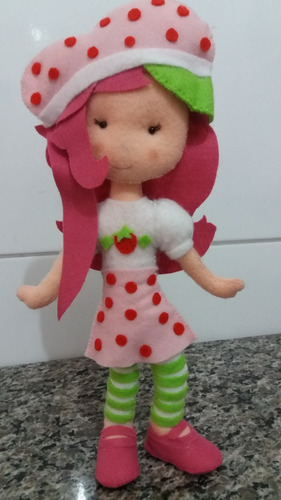 Boneca Moranguinho Em Feltro Decoração  30 Cm