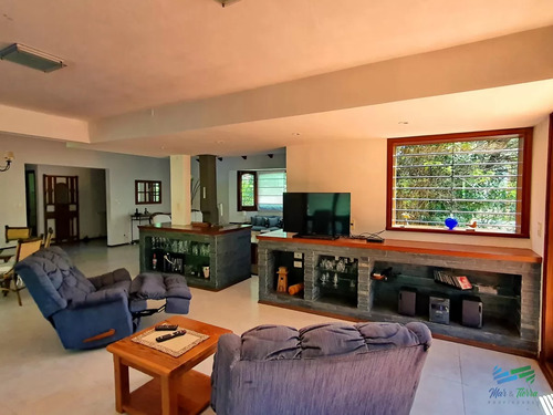 Vendo Casa 4 Dormitorios, Terreno 3.000 M2, Piscina, En Brava, Punta Del Este