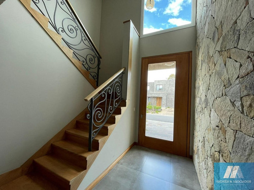 Imagen 2 de 26 de Casa En Venta B Cdo Los Berros Ii , 800 Mts²