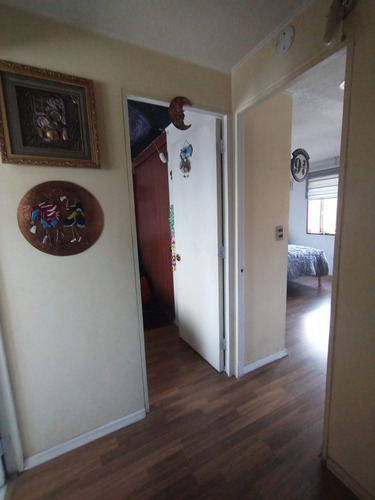 Casa De Dos Pisos De Tres Dormitorios Barrio Residencial