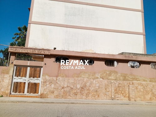 Remax Vende Apartamento Con Excelente Ubicación En El Casco Central De Chichiriviche