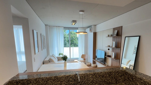 Departamento En Venta En San Telmo, Luminoso Con Balcón.