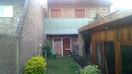 Casa En Venta - 4 Dormitorios 4 Baños - Cocheras - 303mts2 - Lanús