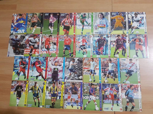 30 Figuritas Futbol 2000 Distintas