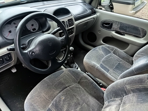 Renault Clio Sedan 1.6 16v Privilège 4p