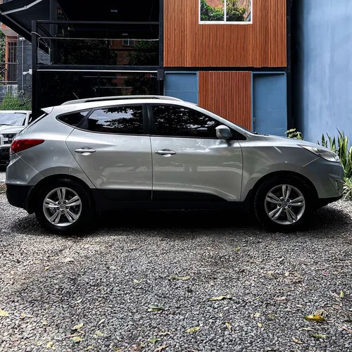 Hyundai TUCSON IX-35 GL 2.0