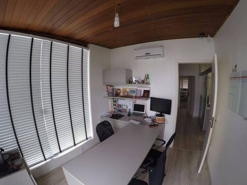 Casa Coqueiros, 5 Dormitórios, 3 Wc, 4 Vagas De Garagem - 2817