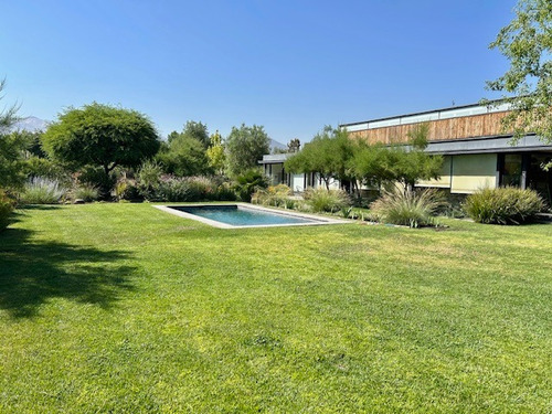 Preciosa Y Moderna Casa, Con Gran Jardín, Piscina Y Quincho