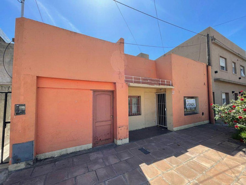 Casa Y Depto En Venta. A Mts De Av. Peron. Chascomus.