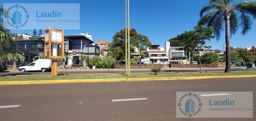 Imagen 2 de 13 de Se Vende Importante Casa Frente A Costanera - Posadas