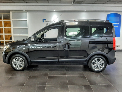 Imagen 6 de 25 de Renault Kangoo Stepway Nafta O Diesel 2023 Stock Propio (e)